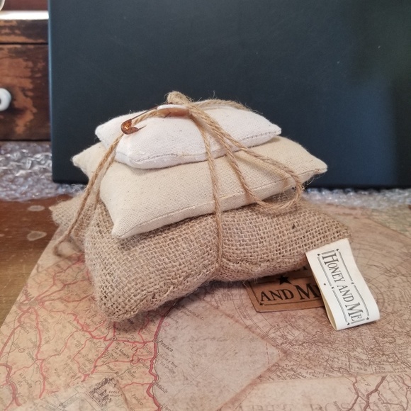 Honey & Me rustic pin cushion - Picture 2 of 7